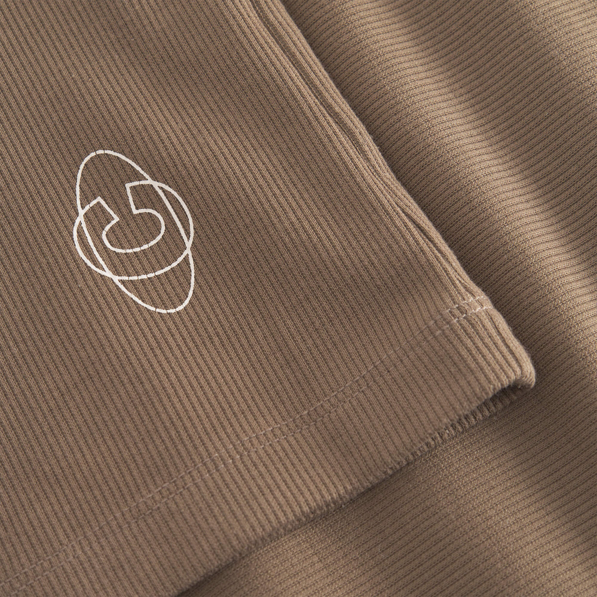 Cuera Active Rib Tank Top in Walnut, logo print detail