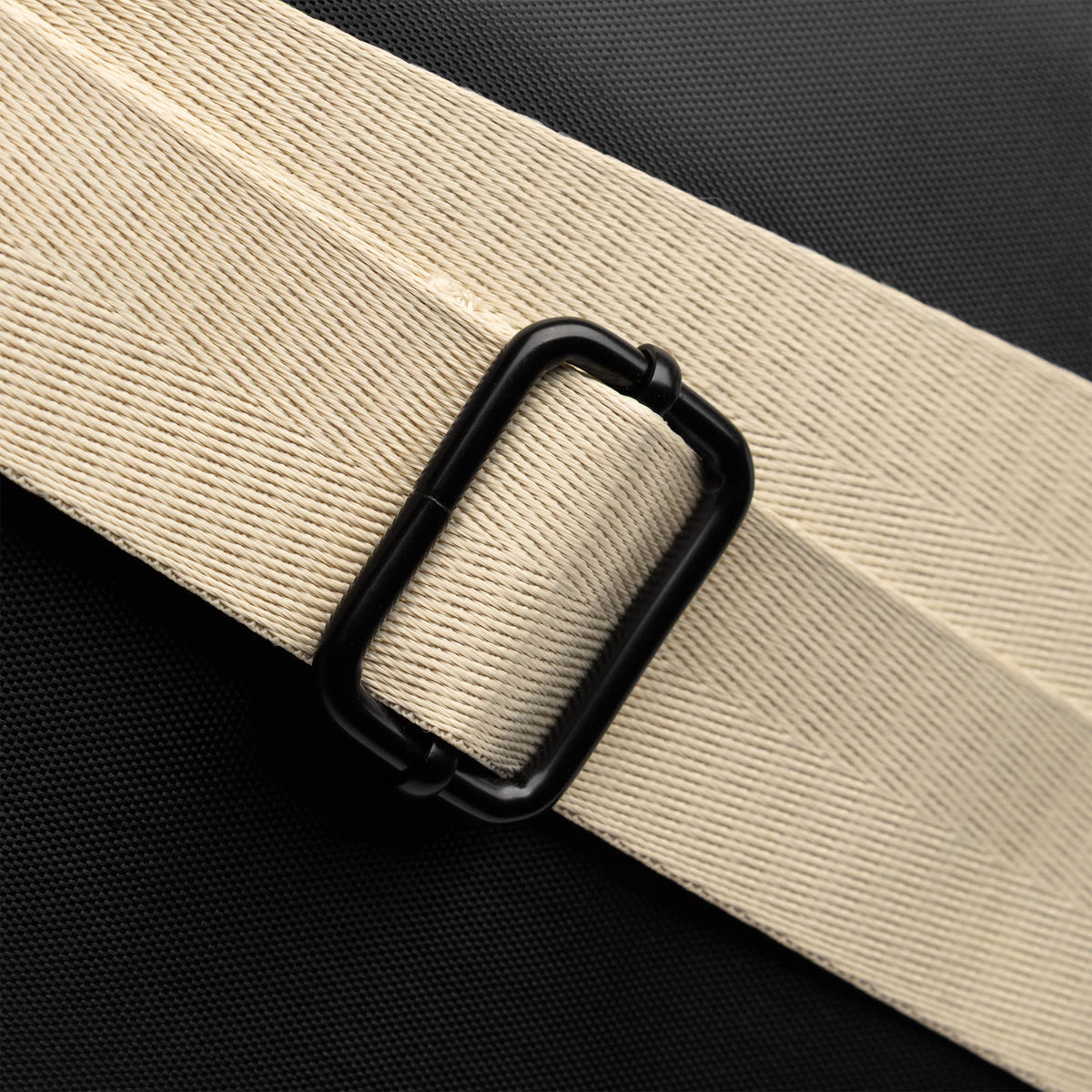 Cuera Padel Racket Sleeve in Black, hardware and clip detail